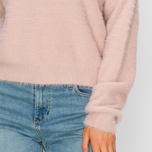 💕NWT! Round Neck Loose Fuzzy Sweater - Picture 6 of 8
